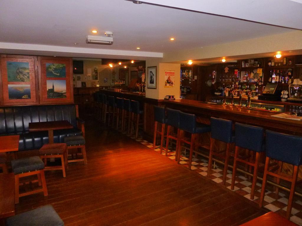 The Schooner Tavern Ballycotton Esterno foto