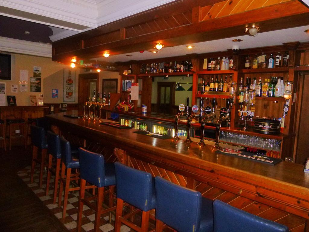 The Schooner Tavern Ballycotton Esterno foto